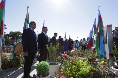 Əmək və Əhalinin Sosial Müdafiəsi Nazirliyində çalışan şəhid ailəsi üzvləri və müharibə iştirakçıları ilə görüş keçirilib