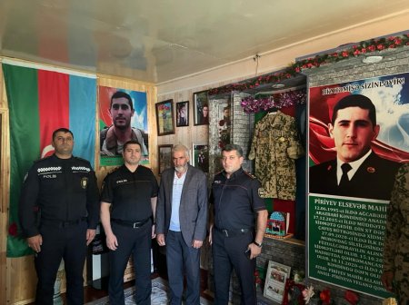 Ağcabədi Rayon Polis Şöbəsinin əməkdaşları Vətən müharibəsində canından keçərək şəhidlik zirvəsinə ucalmış DİN Daxili Qoşunların hərbi qulluqçusu, çavuş Elsevər Piriyevin ailəsini və məzarını ziyarət ediblər
