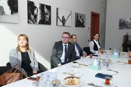 Rumıniyalı nazir Azərbaycanın əmək münasibətləri sahəsində  islahatlar təcrübəsi ilə tanış olub