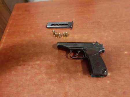 Nəsimi rayonunda axtarışda olan şəxs “Makarov” tapançası satmaq istəyən zaman saxlanılıb