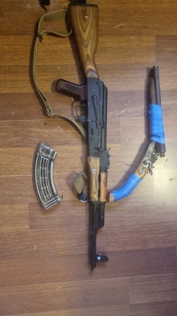 Samux Rayon Polis Şöbəsinə rayonun Kolayır kəndi ərazisində yol kənarında silah-sursat olması barədə məlumat daxil olub
