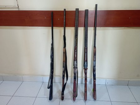 Şirvan Şəhər Polis Şöbəsinin əməkdaşları tərəfindən qanunsuz saxlanılan odlu silahların könüllü olaraq təhvil verilməsi