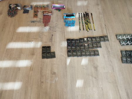 Ərzaq mağazasında pirotexniki vasitələr və aksiz markası olmayan tütün məmulatları şəxs saxlanılıb