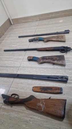 Yeni Günəşli və Zığ qəsəbəsində yaşayan 3 nəfər qanunsuz saxladıqları odlu silahları polisə təhvil veriblər