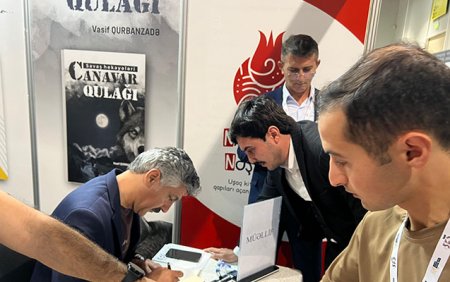 “Canavar qulağı” kitabının imza saatı keçirilib - Fotolar
