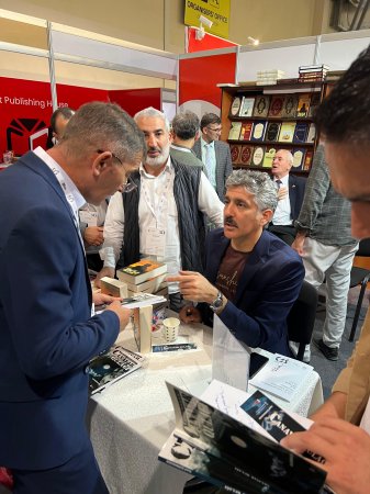 “Canavar qulağı” kitabının imza saatı keçirilib - Fotolar