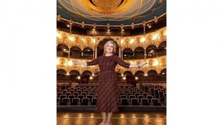 Türkiyənin tanınmış aktrisası Bakıda monotamaşa ilə çıxış edib