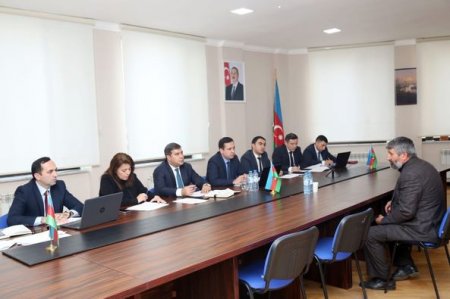 Noyabrın 21-də Gəncə-Daşkəsən Regional Təhsil İdarəsinin müdiri Elçin Kərimov idarənin inzibati binasında vətəndaşları qəbul edib