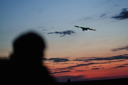 Ruslar bu gecə də yatmadılar: Ukrayna yüzlərlə PUA ilə hücum edib